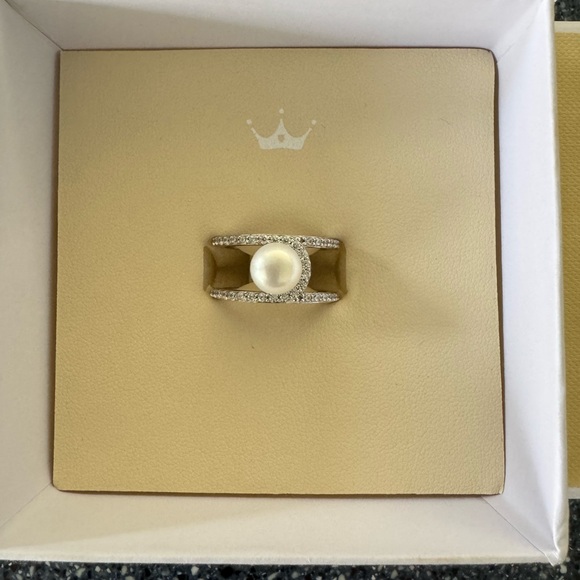 Elegant Fresh Water Pearl Silver Ring Size 8 - Picture 4 of 10